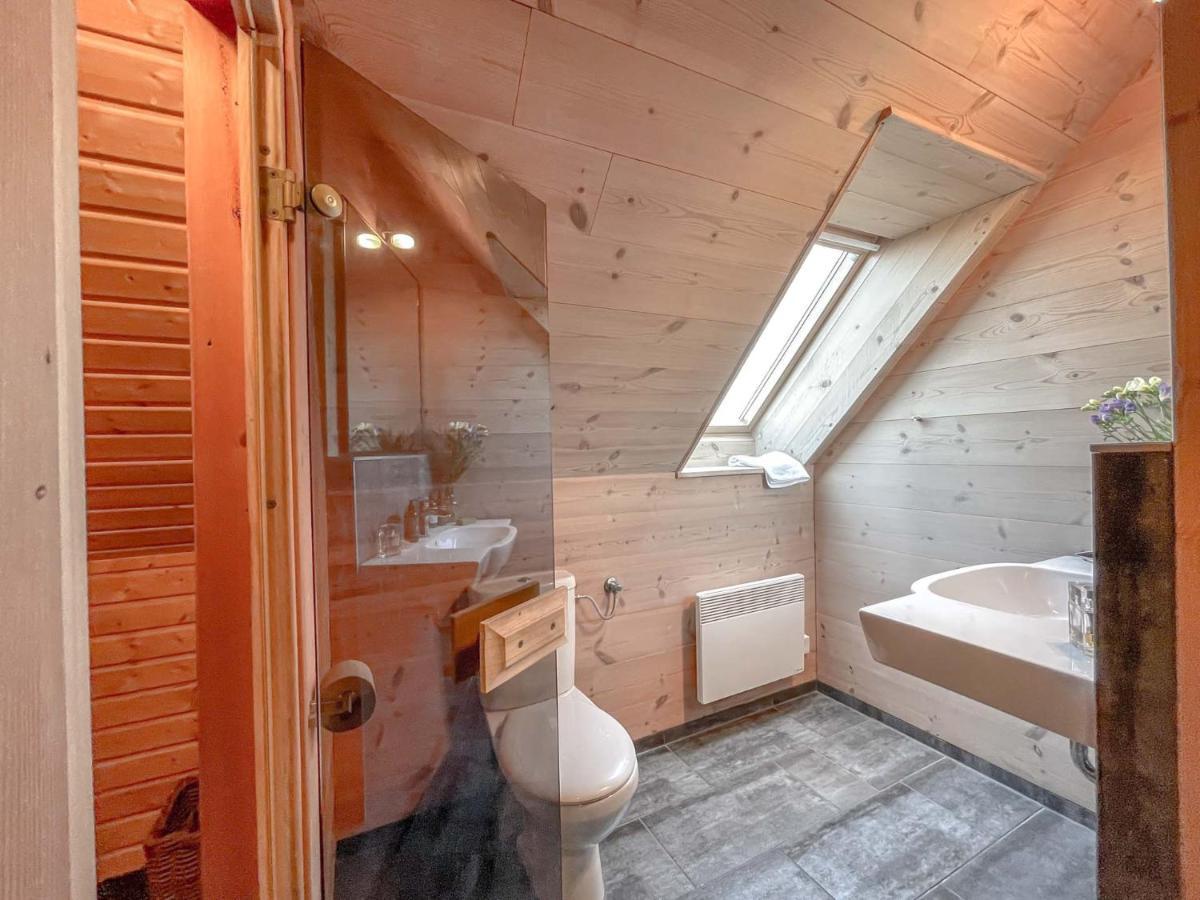 Traumhaff Kuestenchalets - Einzigartige Chalets An Der Ostsee. Ganz Aus Laerchenholz Mit Kamin Und Sauna Vogelsang-Warsin Kültér fotó